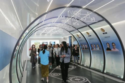 創新創意學子探秘福瑞達化妝品透明工廠 開啟美麗溯源之旅