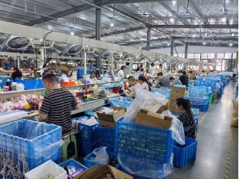 從無班可接到年銷千萬,95后廠二代在拼多多重塑義烏小商品產業
